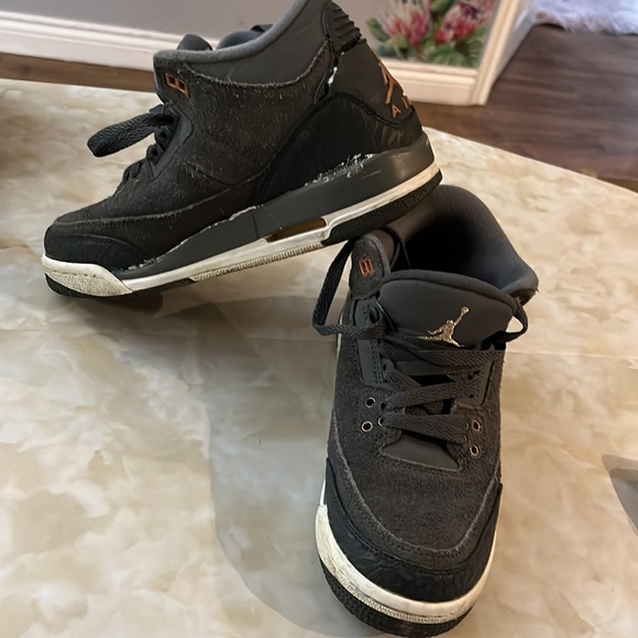 Jordan 5, gray for kid or adult size 6 can fit - Picture 2 of 4